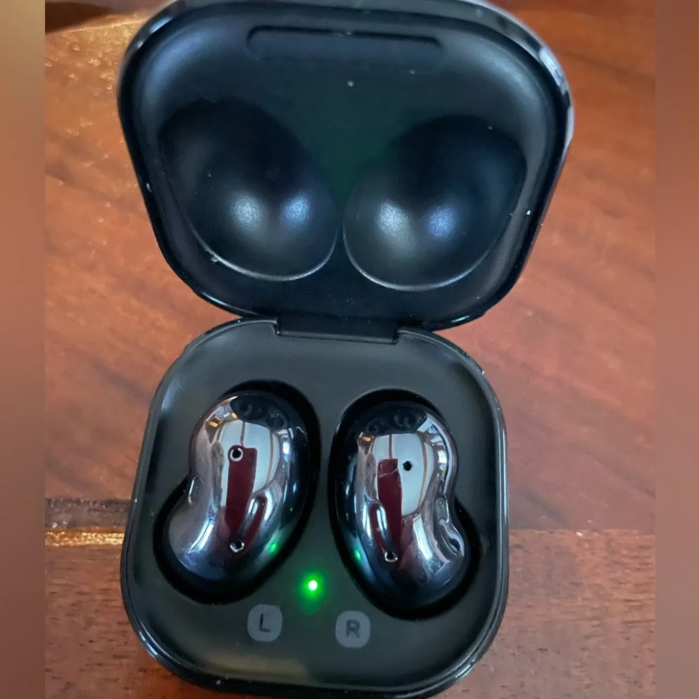 Samsung galaxy buds live. ear buds, black. Almost new. Used maybe 2x. No charger